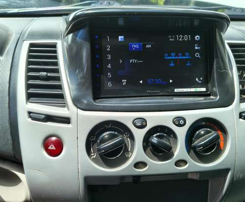 MITSUBISHI-PAJERO-2017