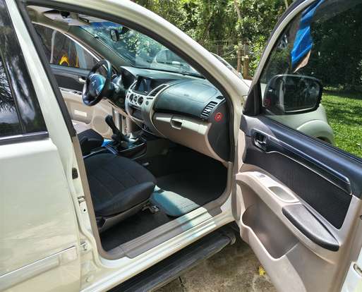 MITSUBISHI-PAJERO-2017
