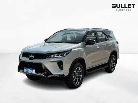 TOYOTA HILUX SW4 2.8 D-4D TURBO DIESEL DIAMOND 7L 4X4 AUTOMÁTICO