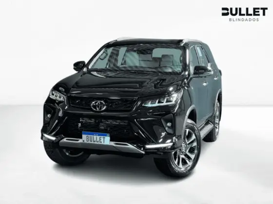 TOYOTA HILUX SW4 2.8 D-4D TURBO DIESEL DIAMOND 7L 4X4 AUTOMÁTICO