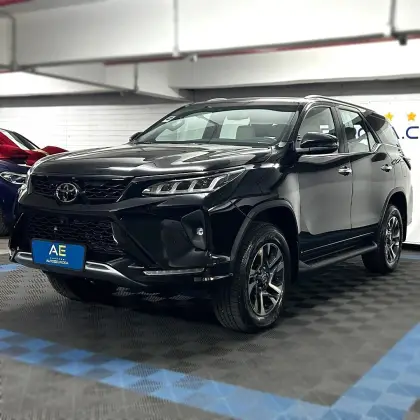 TOYOTA HILUX SW4 2.8 D-4D TURBO DIESEL DIAMOND 7L 4X4 AUTOMÁTICO