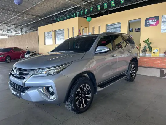 TOYOTA HILUX SW4 2.8 SRX 4X4 7 LUGARES 16V TURBO INTERCOOLER DIESEL 4P AUTOMÁTICO