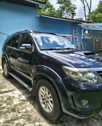TOYOTA-HILUX SW4-2015