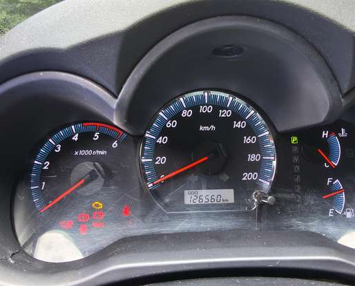 TOYOTA-HILUX SW4-2015