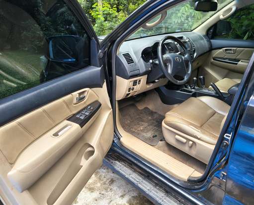 TOYOTA-HILUX SW4-2015