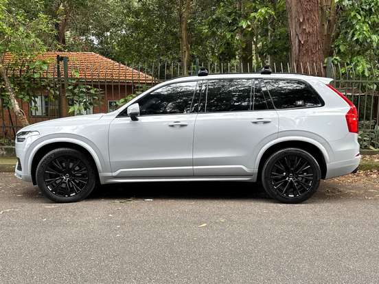 VOLVO-XC90-2020