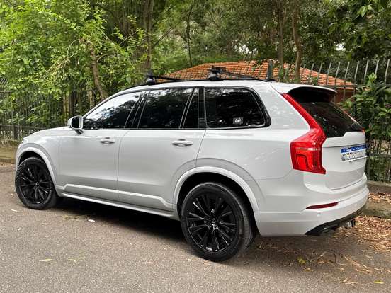 VOLVO-XC90-2020