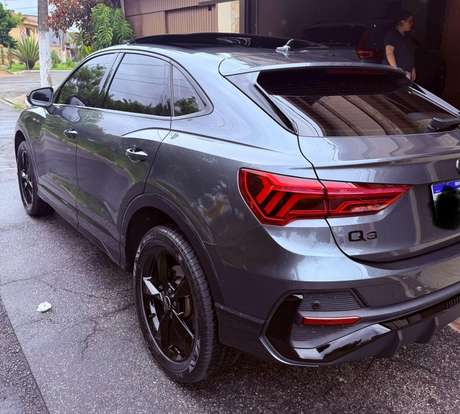 AUDI-Q3-2022