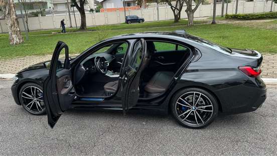 BMW-320i-2022