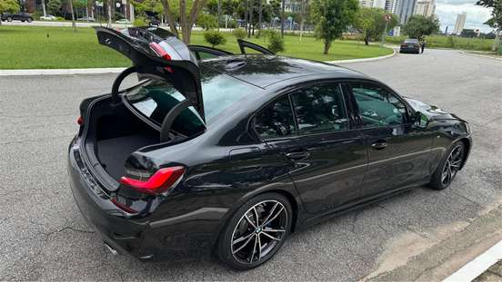 BMW-320i-2022