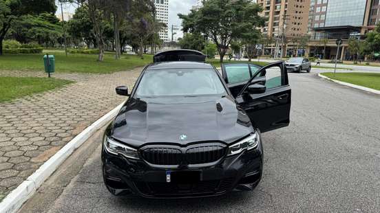BMW-320i-2022
