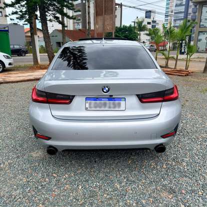 BMW-320i-2020