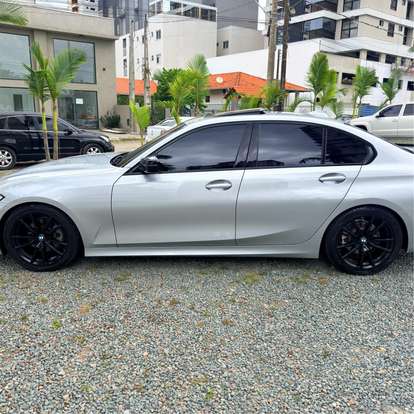 BMW-320i-2020