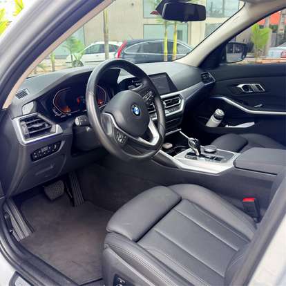 BMW-320i-2020