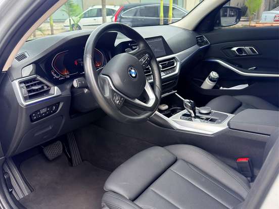 BMW-320i-2.0 16V TURBO GASOLINA SPORT GP AUTOMÁTICO BMW-320i-2020