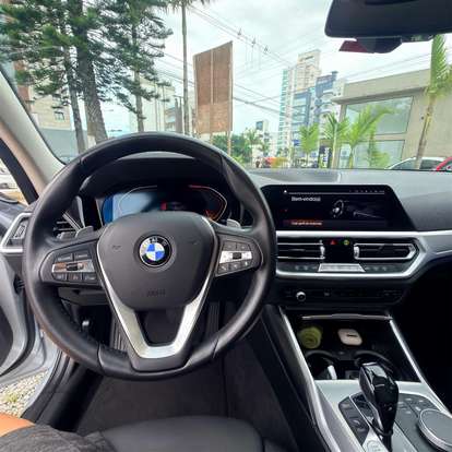 BMW-320i-2020