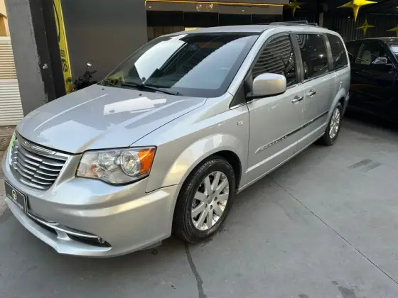 CHRYSLER TOWN & COUNTRY 3.6 TOURING V6 24V GASOLINA 4P AUTOMÁTICO