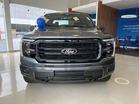 FORD F-150 5.0 V8 GASOLINA CD LARIAT BLACK FX4 AUTOMÁTICO