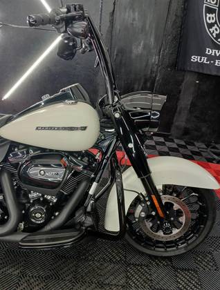 HARLEY-DAVIDSON ROAD KING SPECIAL 