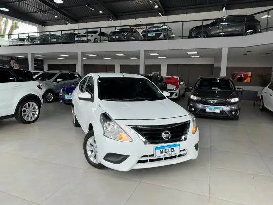 NISSAN VERSA 1.6 16V FLEX SV 4P XTRONIC NISSAN VERSA 1.6 16V FLEX SV 4P XTRONIC
