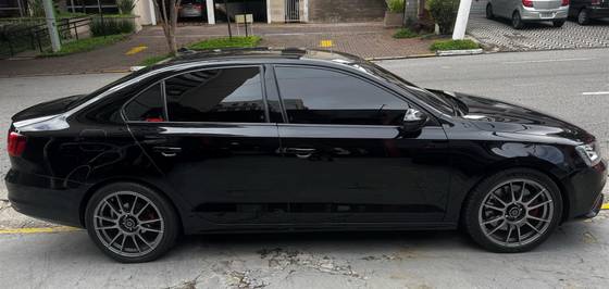 /en/city-rio-de-janeiro2/cate-car-used-car/volkswagen-jetta-2017-2-0-tsi-highline-211cv-gasoline-4p-tiptronic-48101718596126720/-2