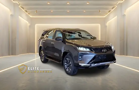 TOYOTA HILUX SW4 2.8 D-4D TURBO DIESEL SRX PLATINUM 7L 4X4 AUTOMÁTICO