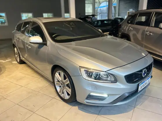 VOLVO V60 3.0 T6 R DESIGN 24V TURBO GASOLINA 4P AUTOMATIZADO