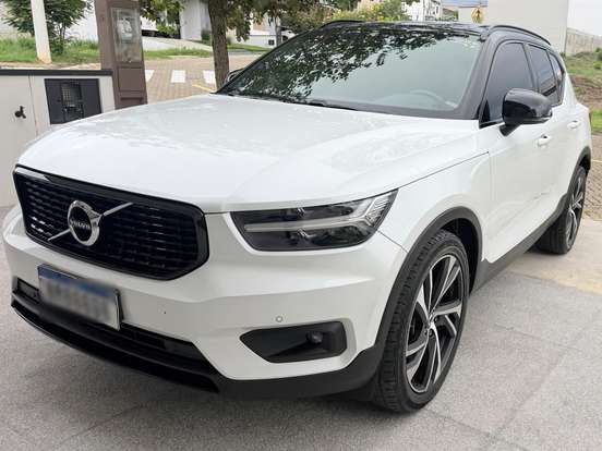 VOLVO-XC40-2.0 T5 GASOLINA R-DESIGN AWD GEARTRONIC VOLVO-XC40-2018