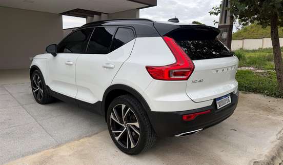 VOLVO-XC40-2018