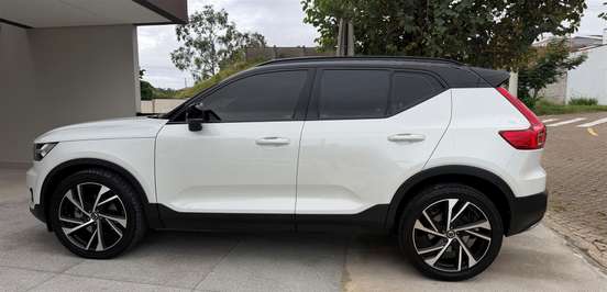 VOLVO-XC40-2018