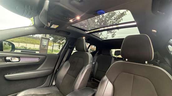 VOLVO-XC40-2018