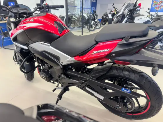 BAJAJ DOMINAR 250 