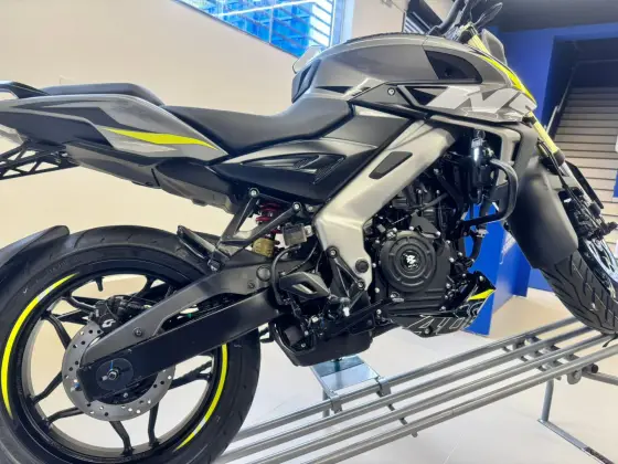 BAJAJ DOMINAR NS400Z BAJAJ DOMINAR NS400Z