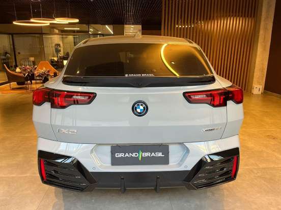 BMW-iX2-2025