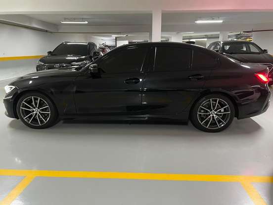 BMW-320i-2020