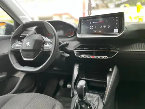 PEUGEOT-208-2022