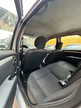 RENAULT-LOGAN-2007