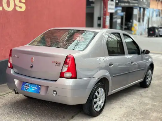 RENAULT-LOGAN-2007