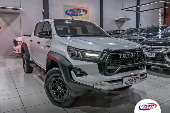 TOYOTA HILUX 2.8 D-4D TURBO DIESEL CD GR-S 4X4 AUTOMÁTICO