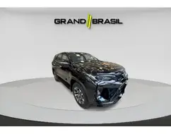 TOYOTA HILUX SW4 2.8 D-4D TURBO DIESEL SRX PLATINUM 4X4 AUTOMÁTICO TOYOTA HILUX SW4 2.8 D-4D TURBO DIESEL SRX PLATINUM 4X4 AUTOMÁTICO