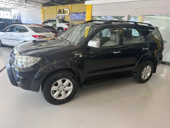 TOYOTA HILUX SW4 3.0 SRV 4X4 16V TURBO INTERCOOLER DIESEL 4P AUTOMÁTICO TOYOTA HILUX SW4 3.0 SRV 4X4 16V TURBO INTERCOOLER DIESEL 4P AUTOMÁTICO