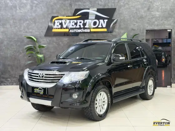 TOYOTA HILUX SW4 3.0 SRV 4X4 7 LUGARES 16V TURBO INTERCOOLER DIESEL 4P AUTOMÁTICO