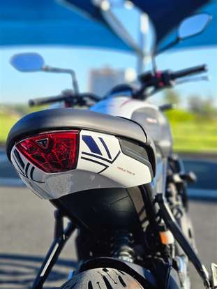 TRIUMPH-TRIDENT 660 TRIPLE TRIBUTE EDITION TRIUMPH-TRIDENT 660 TRIPLE TRIBUTE EDITION-2024
