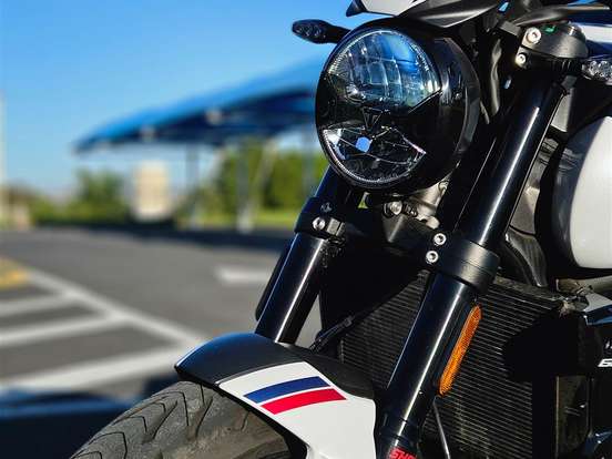 TRIUMPH-TRIDENT 660 TRIPLE TRIBUTE EDITION TRIUMPH-TRIDENT 660 TRIPLE TRIBUTE EDITION-2024