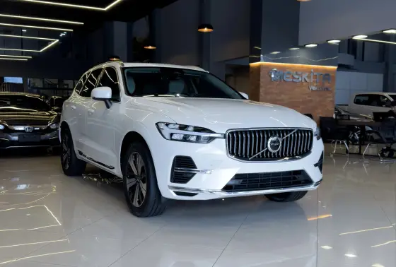 VOLVO XC60 2.0 T8 RECHARGE PLUS AWD GEARTRONIC