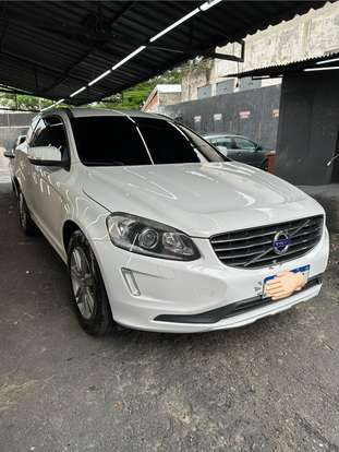 VOLVO-XC60-2017