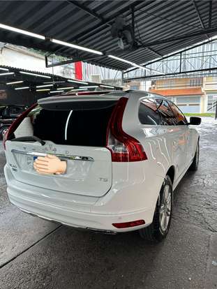 VOLVO-XC60-2017