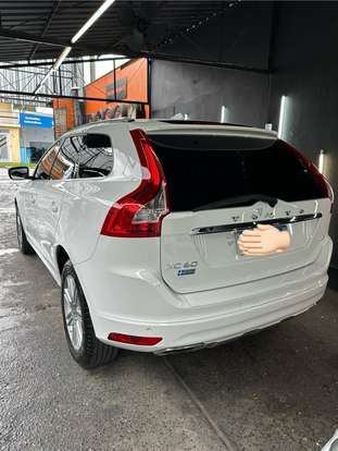 VOLVO-XC60-2017