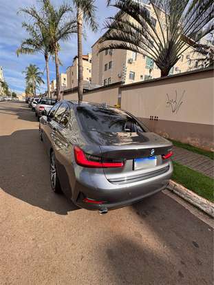 BMW-320i-2021