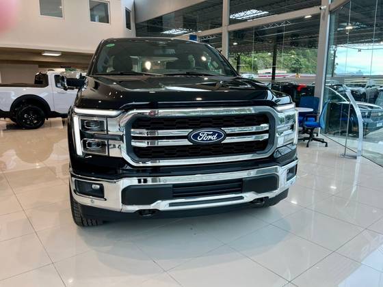 FORD F-150 5.0 V8 GASOLINA CD LARIAT BLACK FX4 AUTOMÁTICO